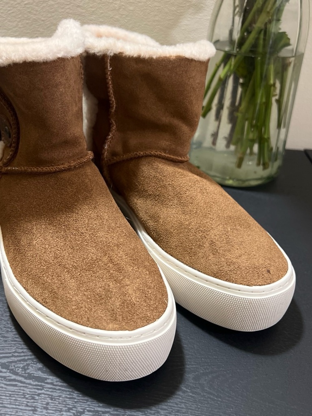 UGG Kids Brown Suede Shearling-Lined Slip-On Boots zise 6 women - Picture 4 of 8